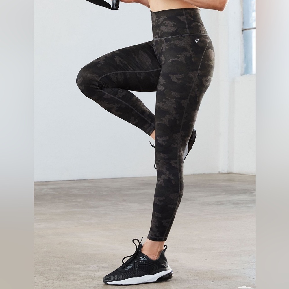 Fabletics Define Powerhold High Waisted 7/8 Leggings Camo